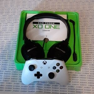Xbox one, controller and headset.